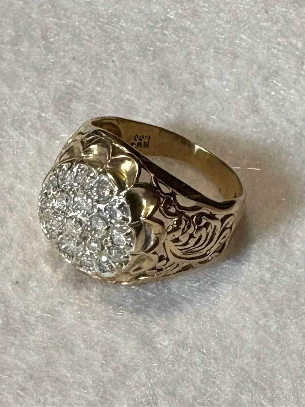 💎10 Kt Yellow Gold Cluster Diamond Ring Size 10 1/2-“1 CTTW Diamonds”